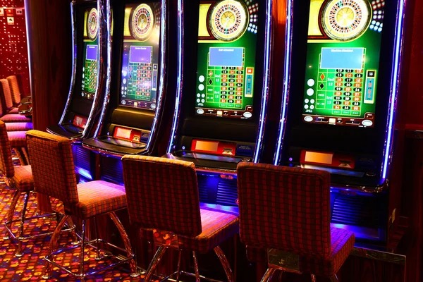 patihtoto terbaru live-dealer streaming on mobile phone showing roulette wheel and betting interface
